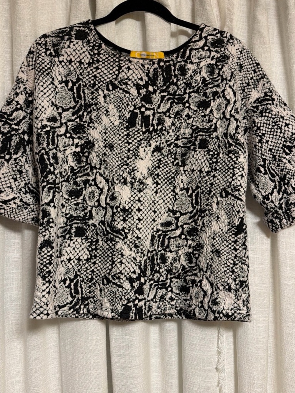 Snake-Print Short Sleeve Tee in Black & White by